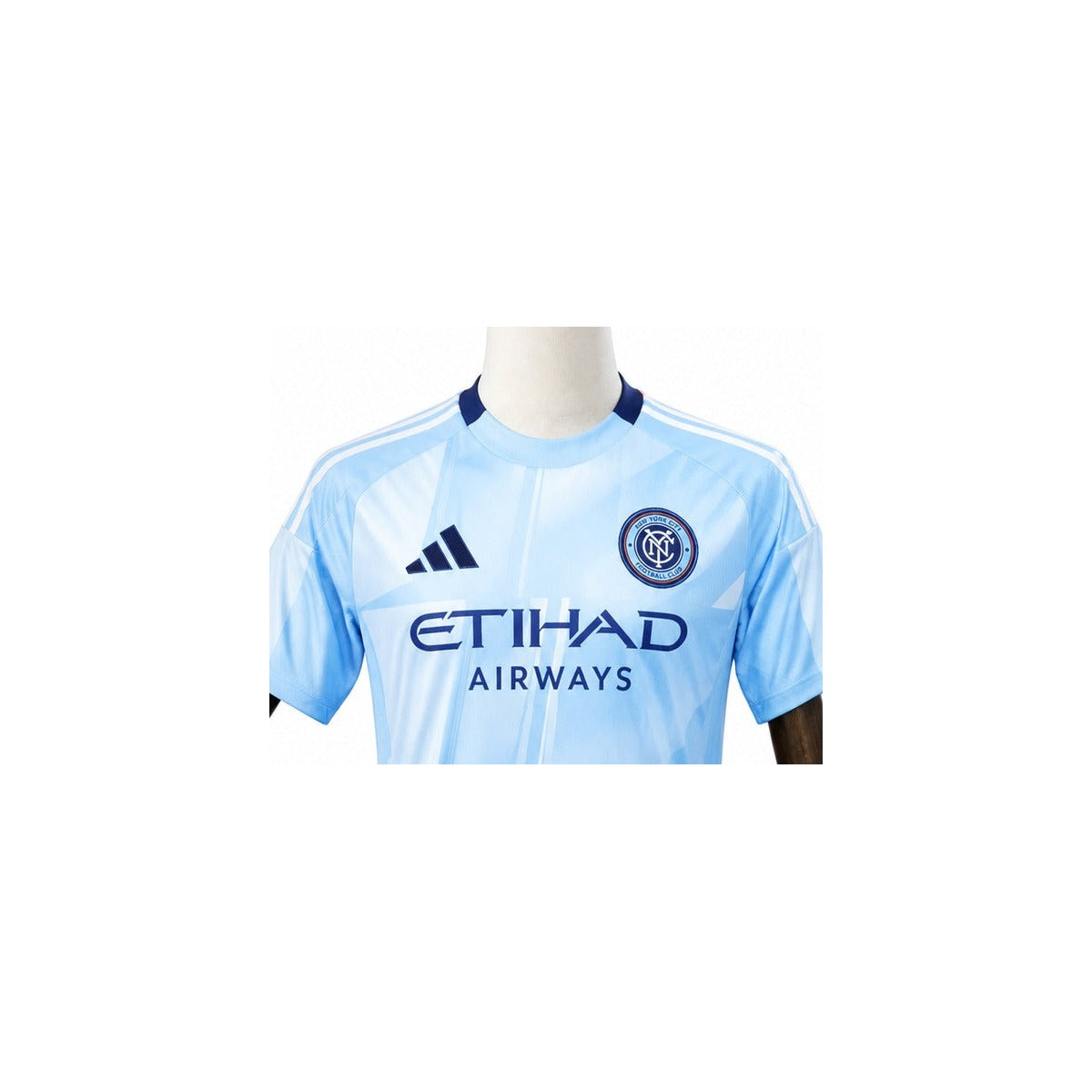 Camisa New York City - 1º Uniforme Torcedor 2025 detalhe escudo manequim fundo branco