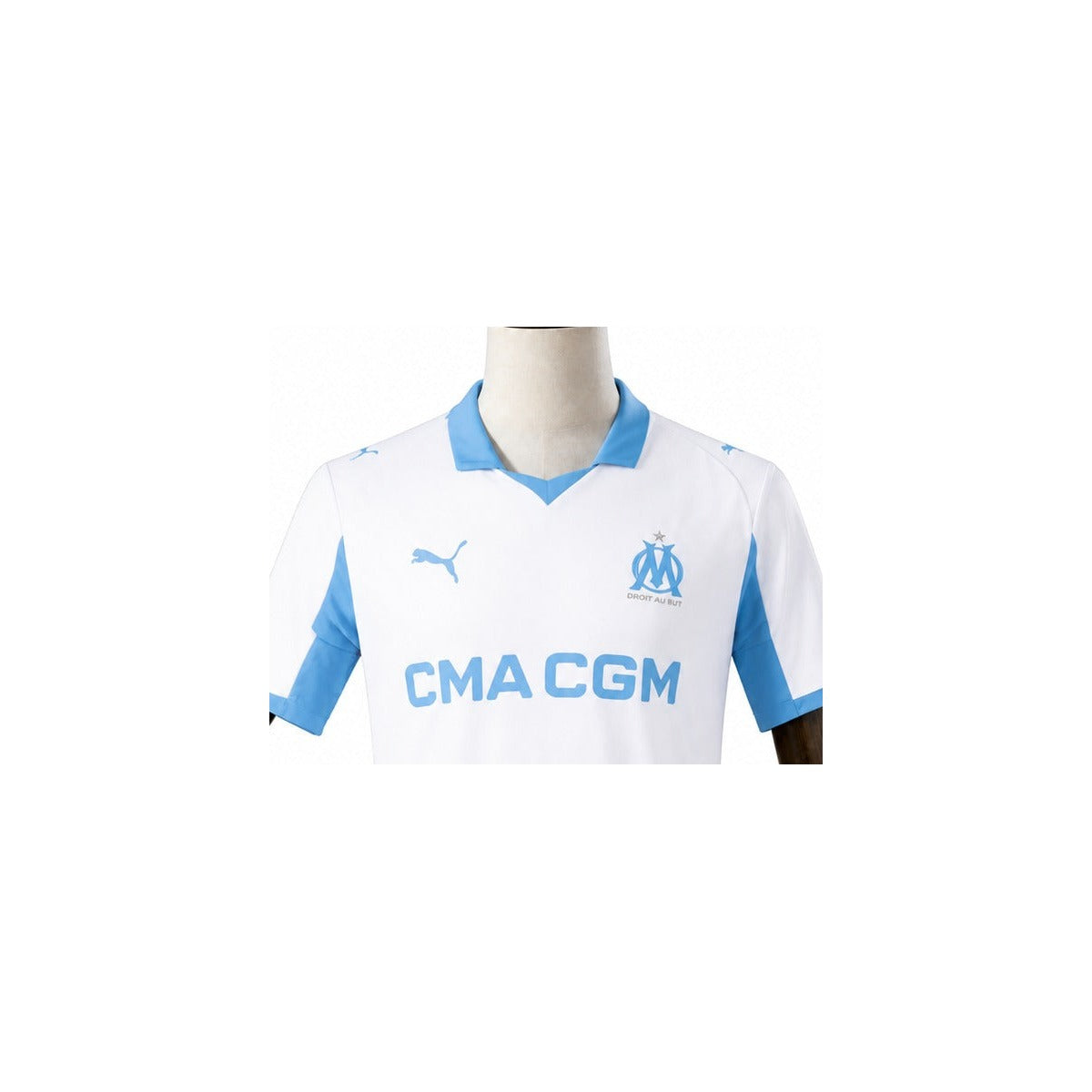 Camisa Olympique de Marseille - 1º Uniforme Torcedor 2025/2026 detalhe escudo manequim fundo branco