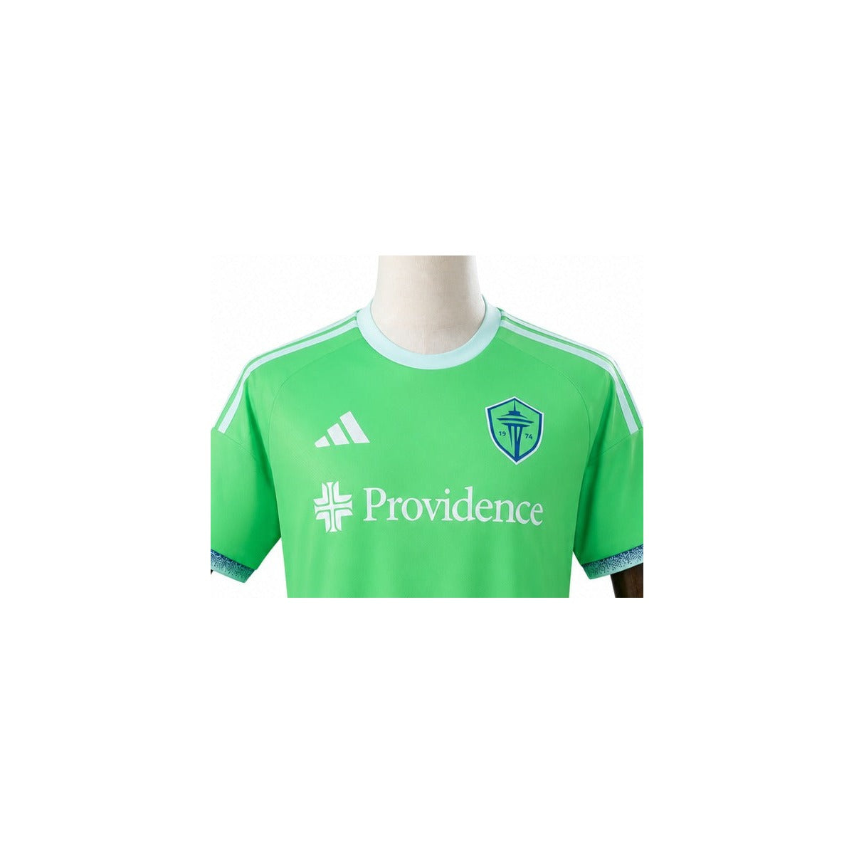 Camisa Seattle Sounders - 1º Uniforme Torcedor 2026 detalhe escudo manequim fundo branco