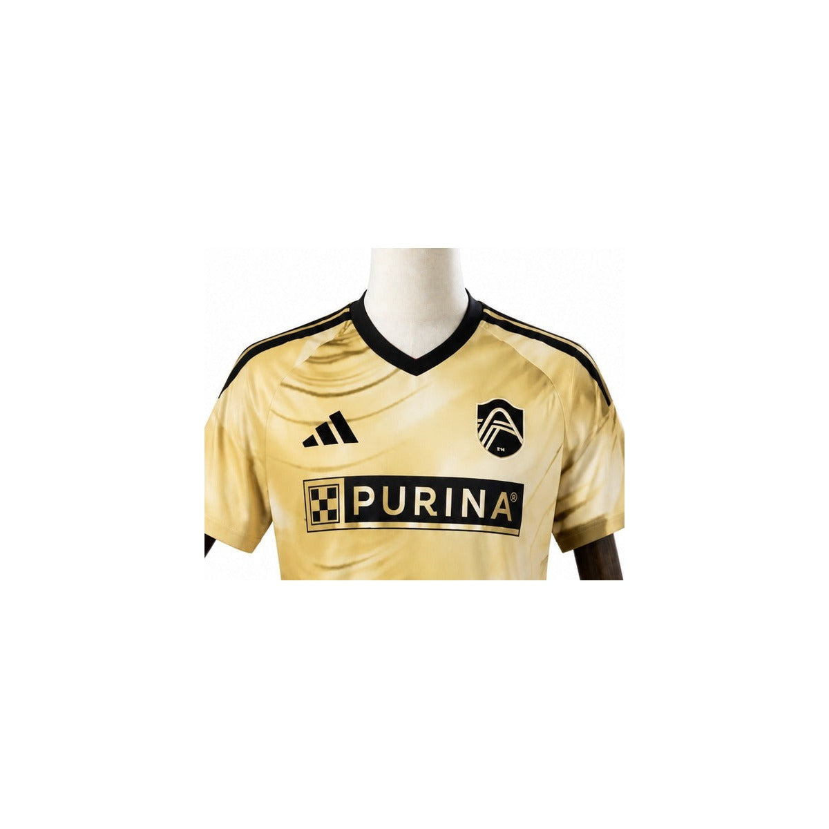 Camisa St.Louis City - 2º Uniforme Torcedor 2026 detalhe escudo manequim fundo branco