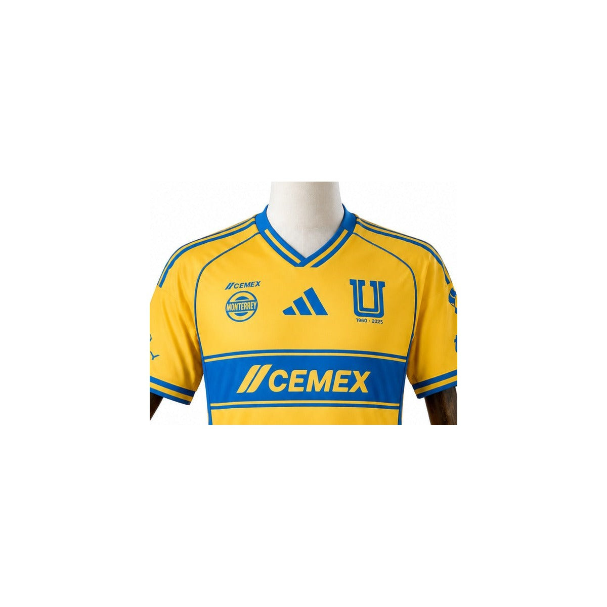 Camisa Tigres - 1º Uniforme Torcedor 2025/2026 detalhe escudo manequim fundo branco