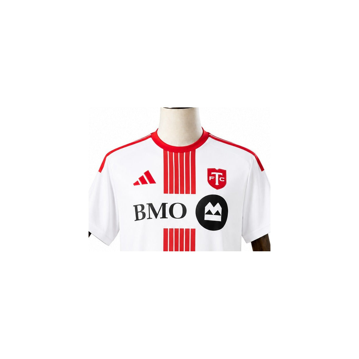 Camisa Toronto - 2º Uniforme Torcedor 2026 detalhe escudo manequim fundo branco