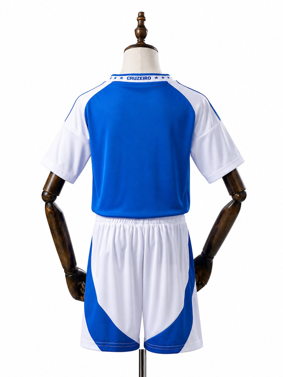 Cruzeiro Home kids kit back wood mannequin white background