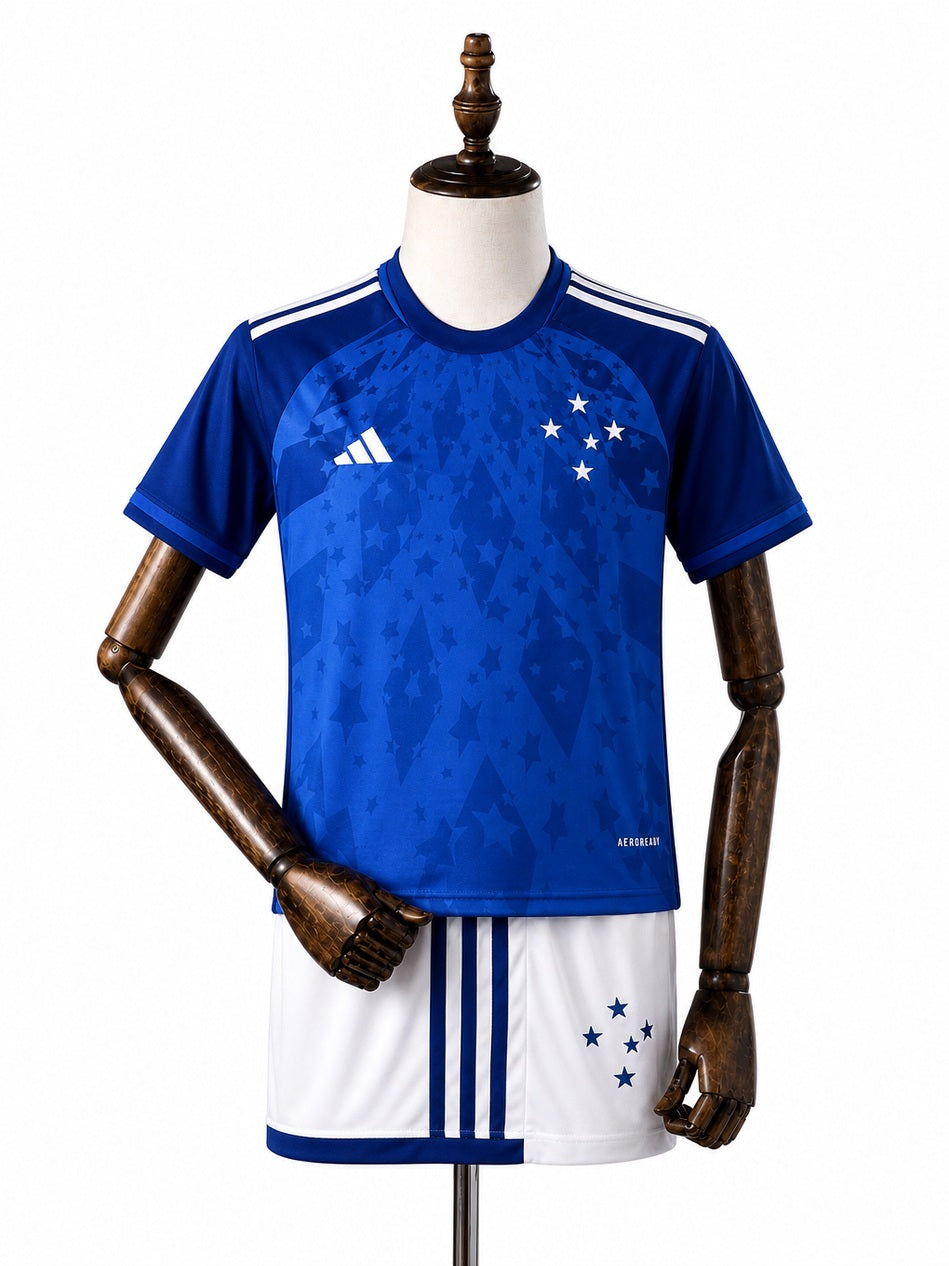 Cruzeiro Home Kids kit front wood mannequin white background