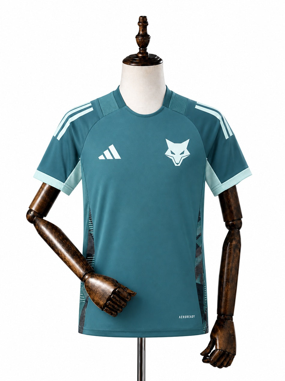 Cruzeiro training kids Kit front wood mannequin white background