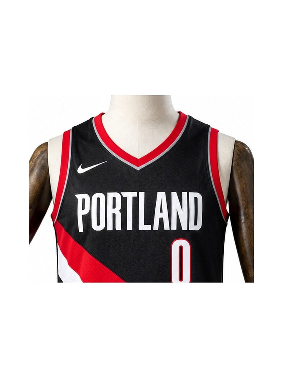 Camiseta NBA Portland Trail Blazers - 1ª Camisa (Home) detalhe escudo fundo branco padronizado