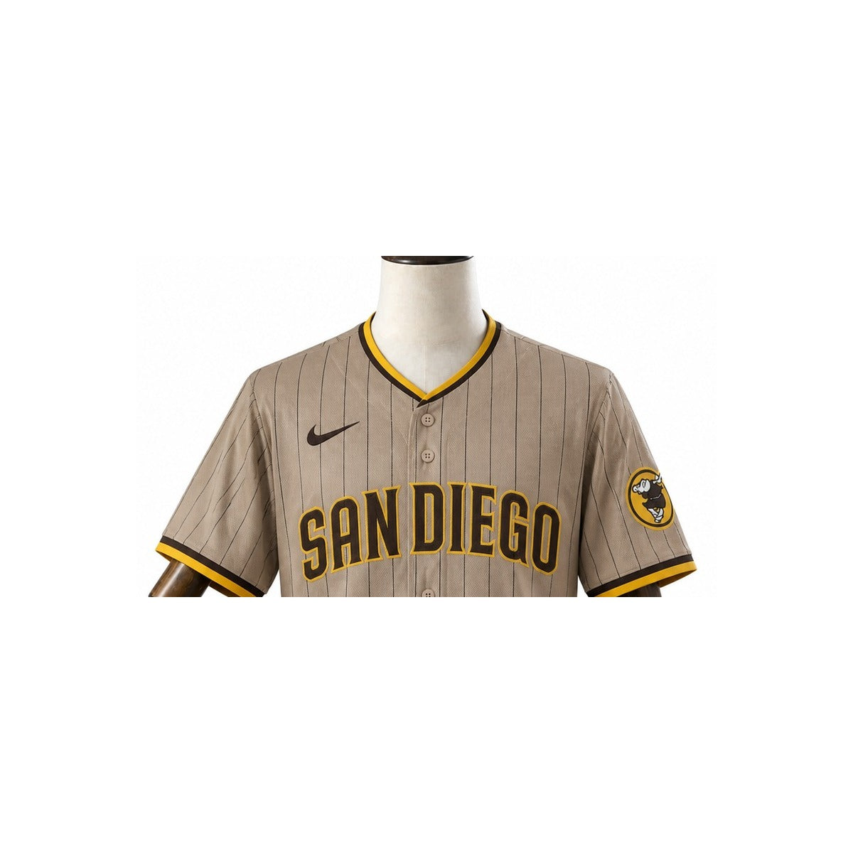 San Diego Padres MLB – Camisa Oficial Segunda (Away) detalhe escudo manequim fundo branco