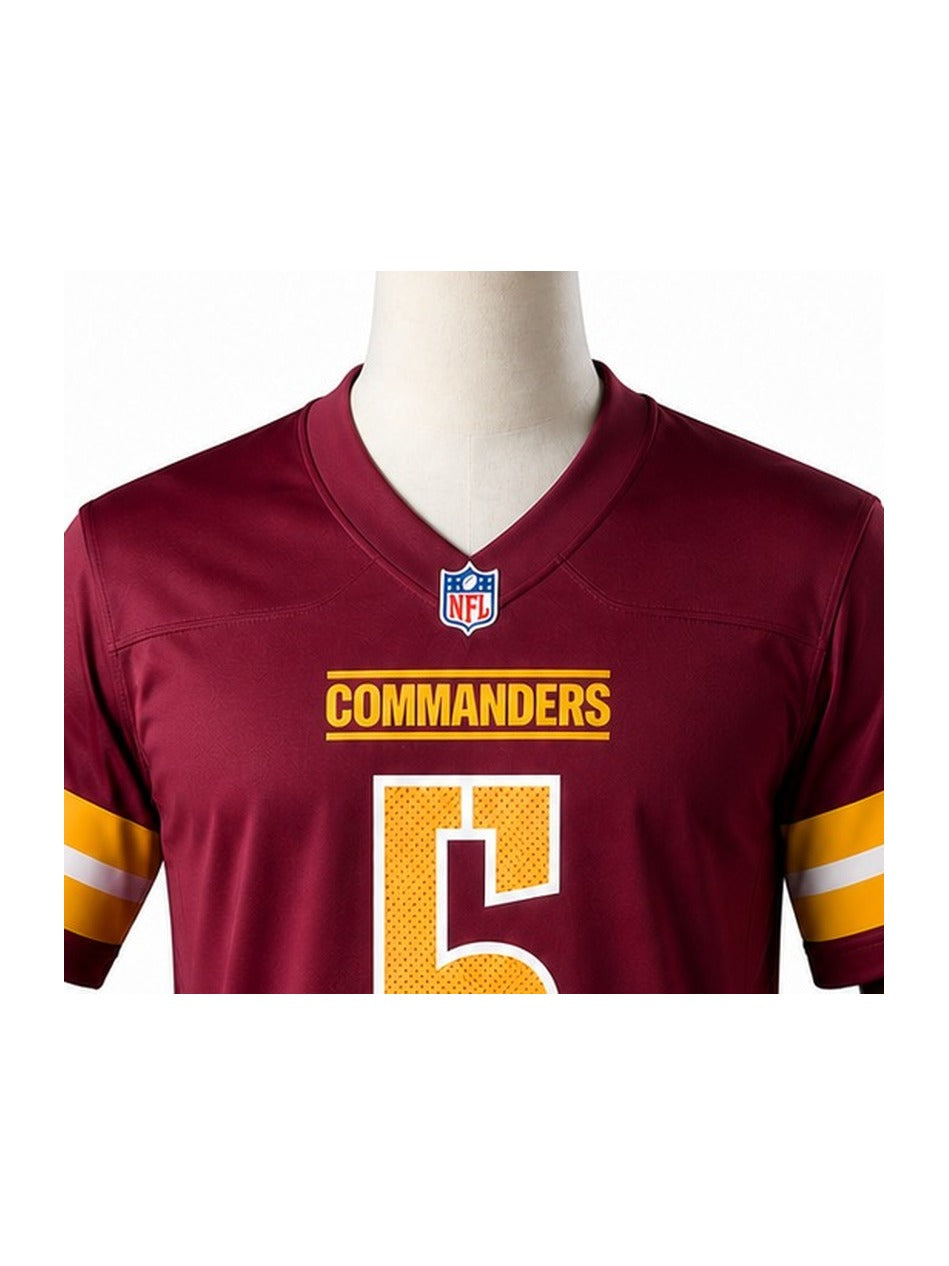 Camisa Washington Commanders Home (Titular) NFL detalhe escudo manequim fundo branco