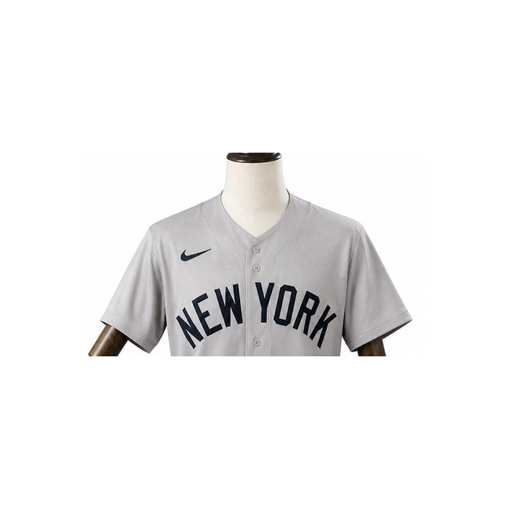 New York Yankees MLB – Camisa Oficial Segunda (Away) detalhe escudo manequim fundo branco