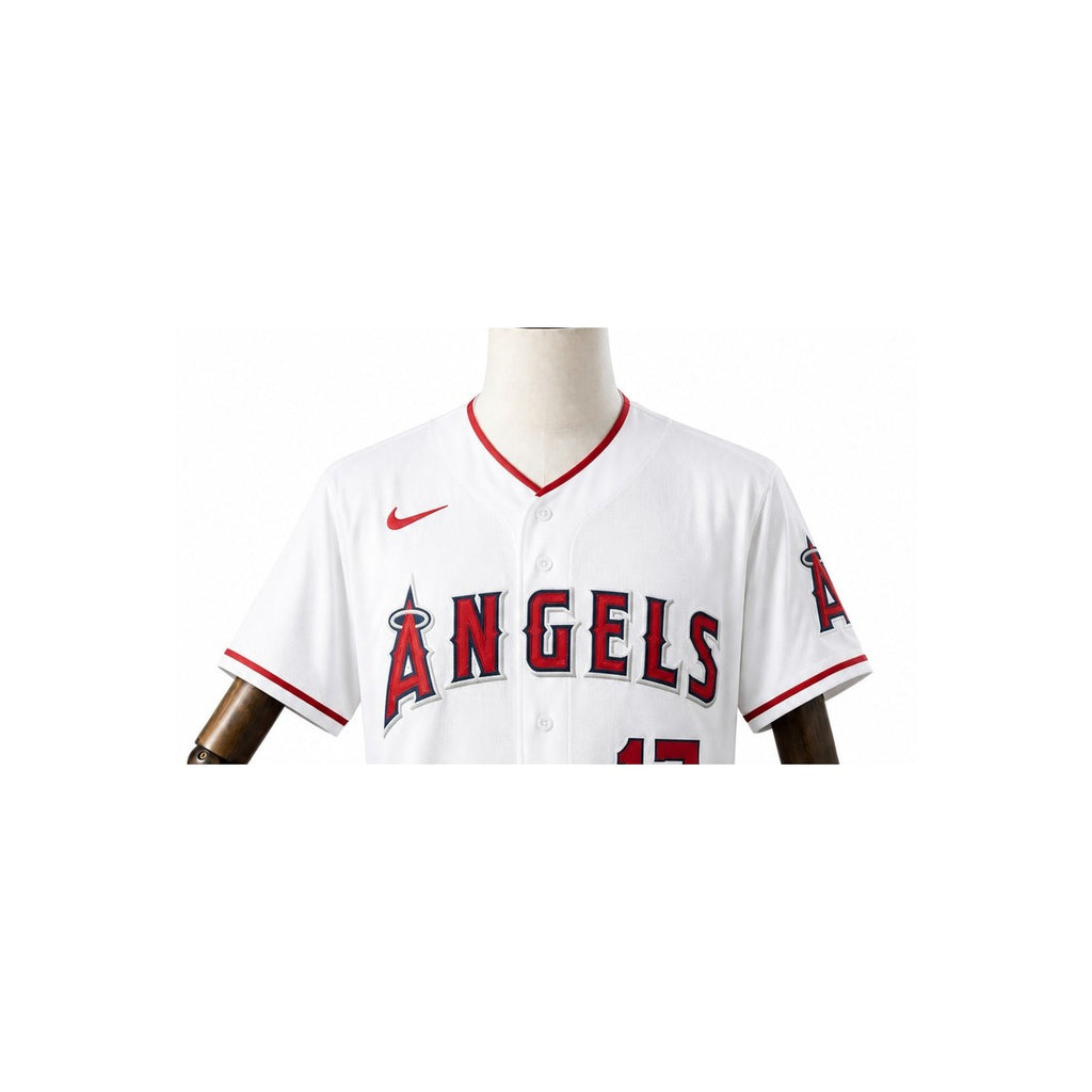Los Angeles Angels MLB – Camisa Oficial Primeira (Home) detalhe escudo manequim fundo branco