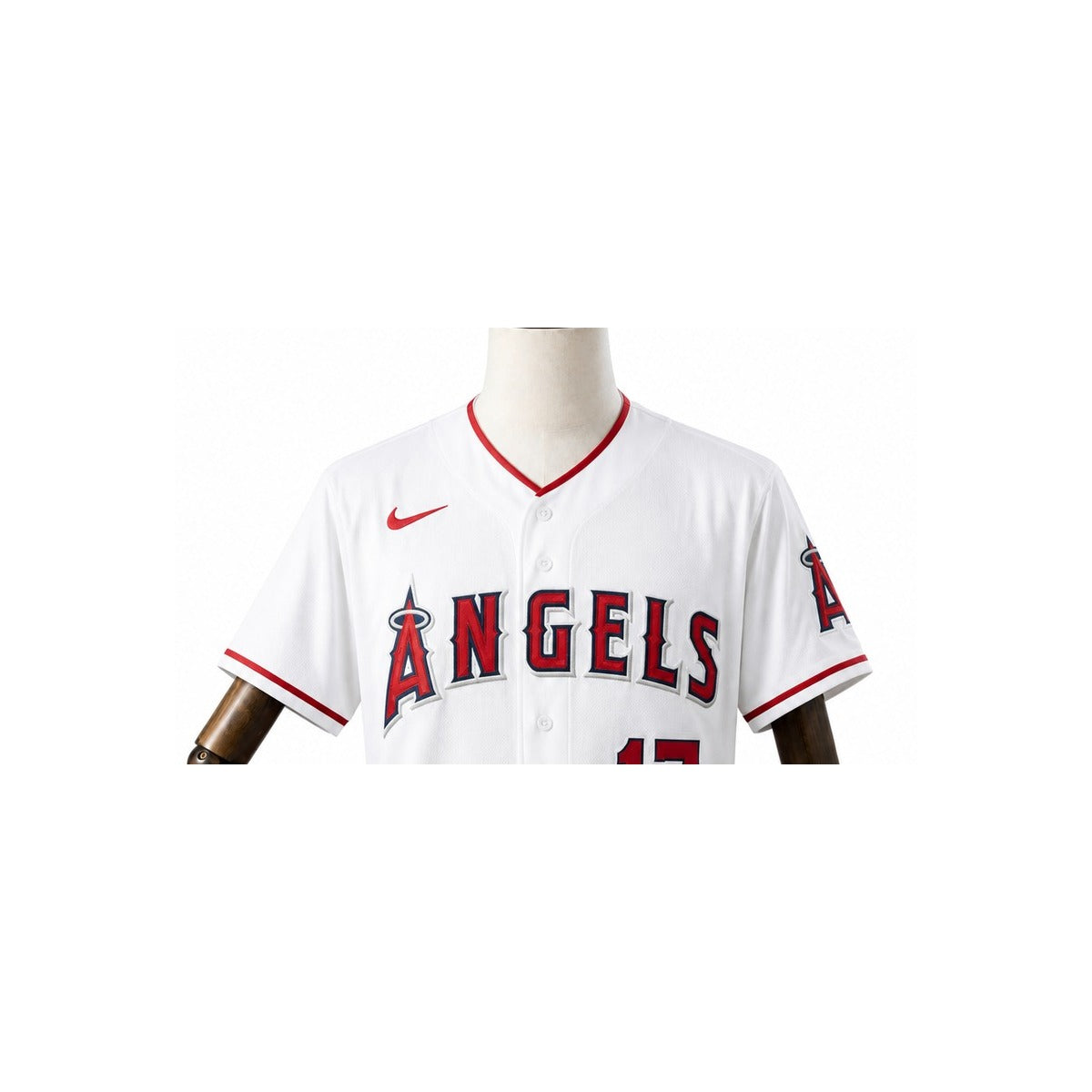 Los Angeles Angels MLB – Camisa Oficial Primeira (Home) detalhe escudo manequim fundo branco