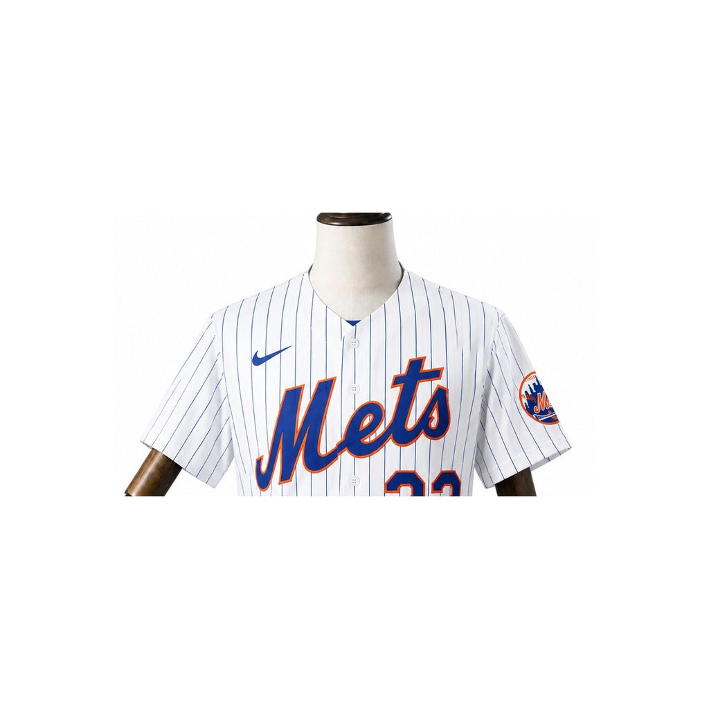 New York Mets MLB – Camisa Oficial Primeira (Home) detalhe escudo manequim fundo branco
