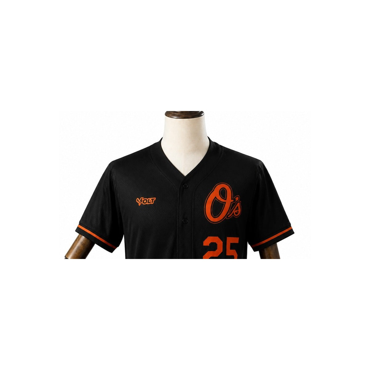 Baltimore Orioles MLB – Camisa Oficial Segunda (Away) detalhe escudo manequim fundo branco