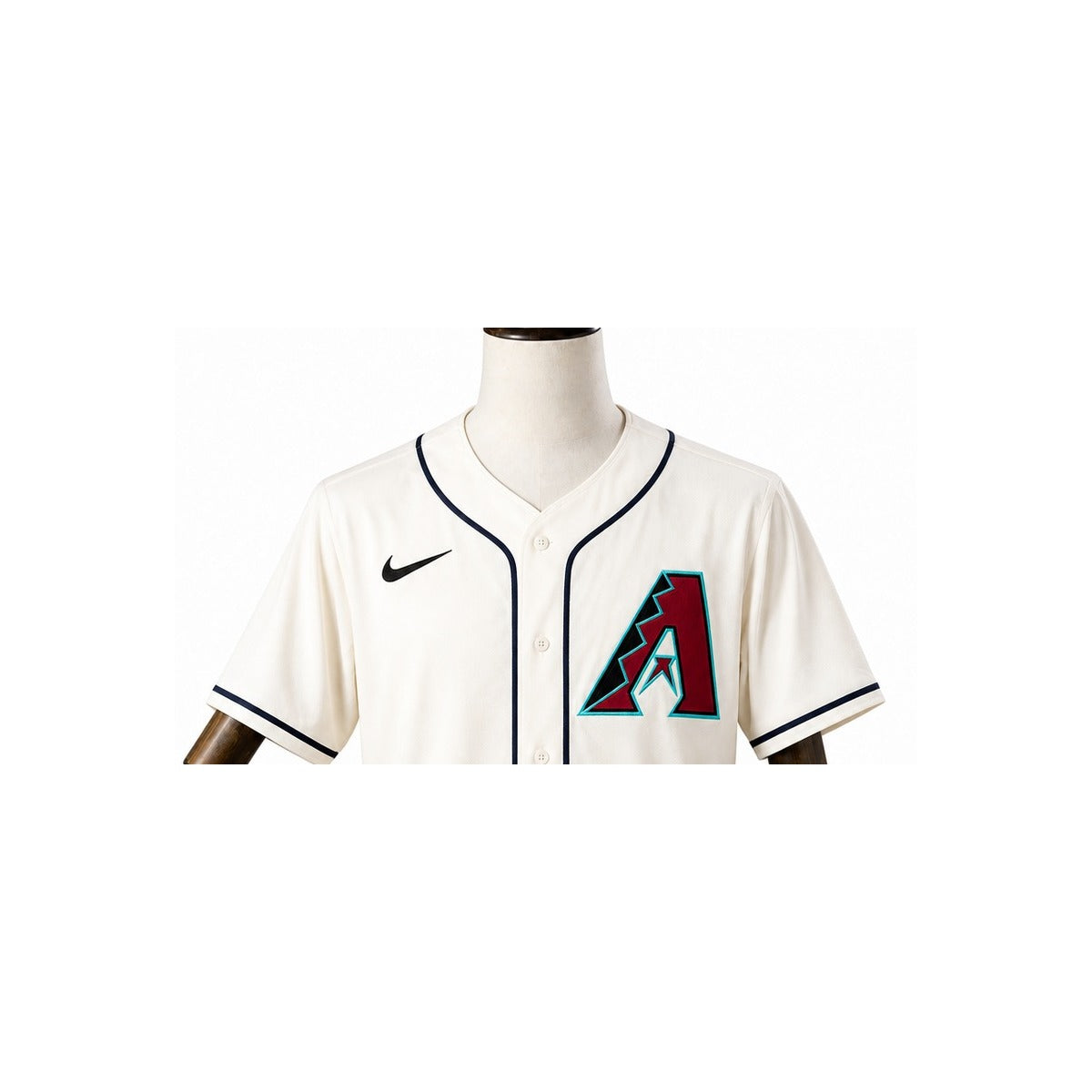 Arizona Diamondbacks MLB – Home Jersey detalhe escudo manequim fundo branco