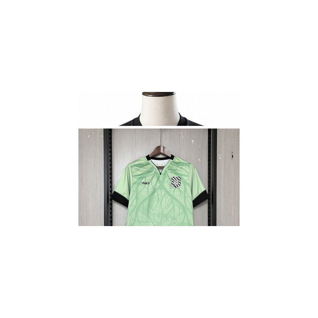 Camisa Figueirense – 1º Uniforme Jogador 2026/2027 detalhe escudo manequim fundo branco