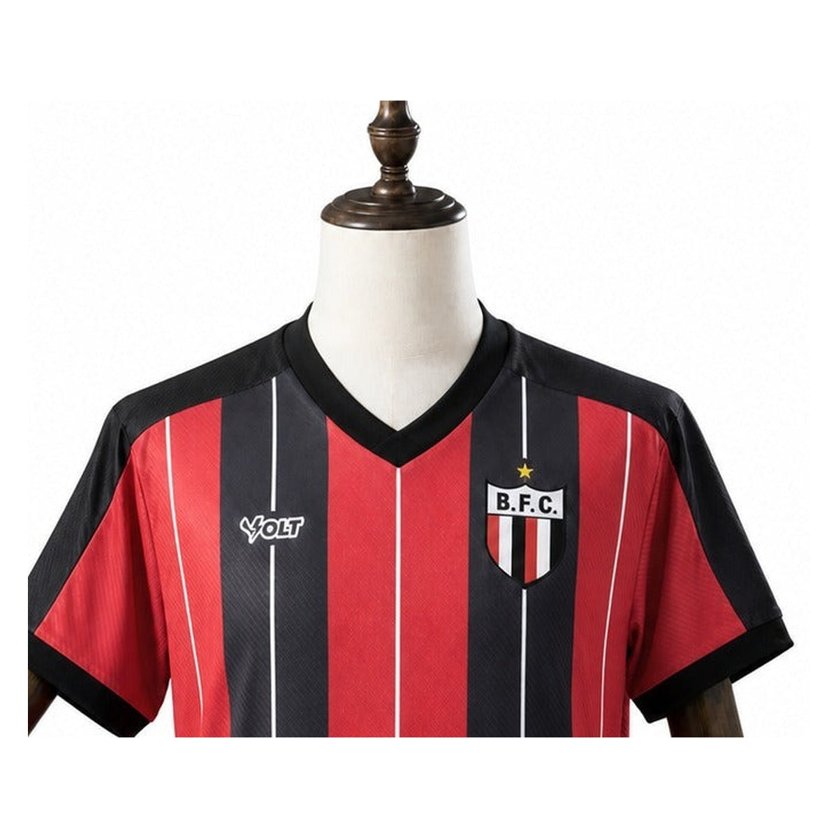 Camisa Botafogo-SP - 1º Uniforme Jogador Com Patch 2026/2027 detalhe escudo manequim fundo branco