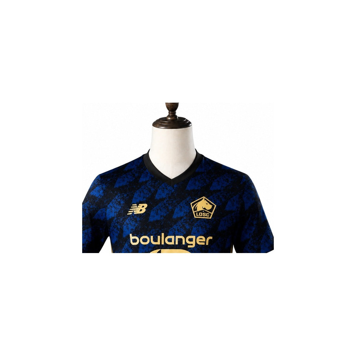 Camisa Lille – 2º Uniforme Torcedor 2026 detalhe escudo manequim fundo branco