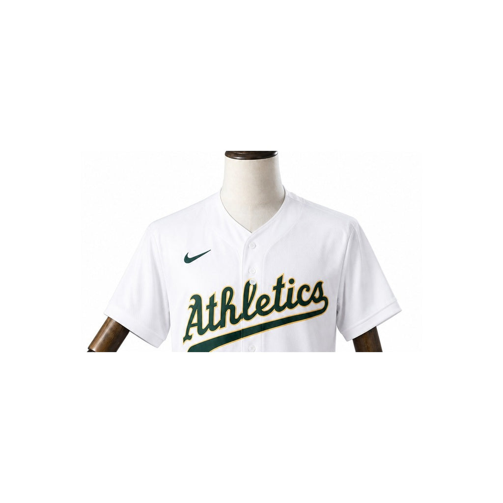 Oakland Athletics MLB – Camisa Oficial Primeira (Home) detalhe escudo manequim fundo branco