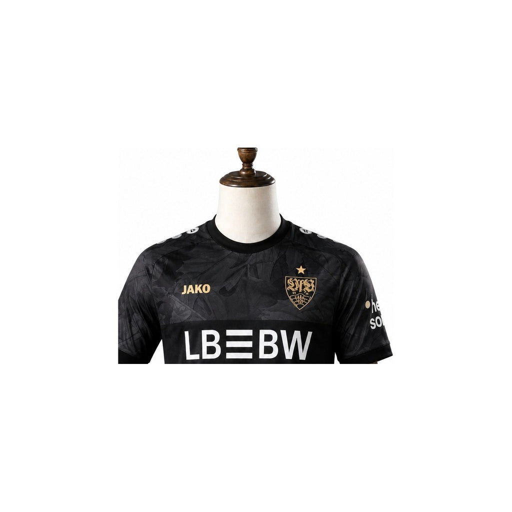 Stuttgart Jersey - Away Kit 2026 detalhe escudo manequim fundo branco
