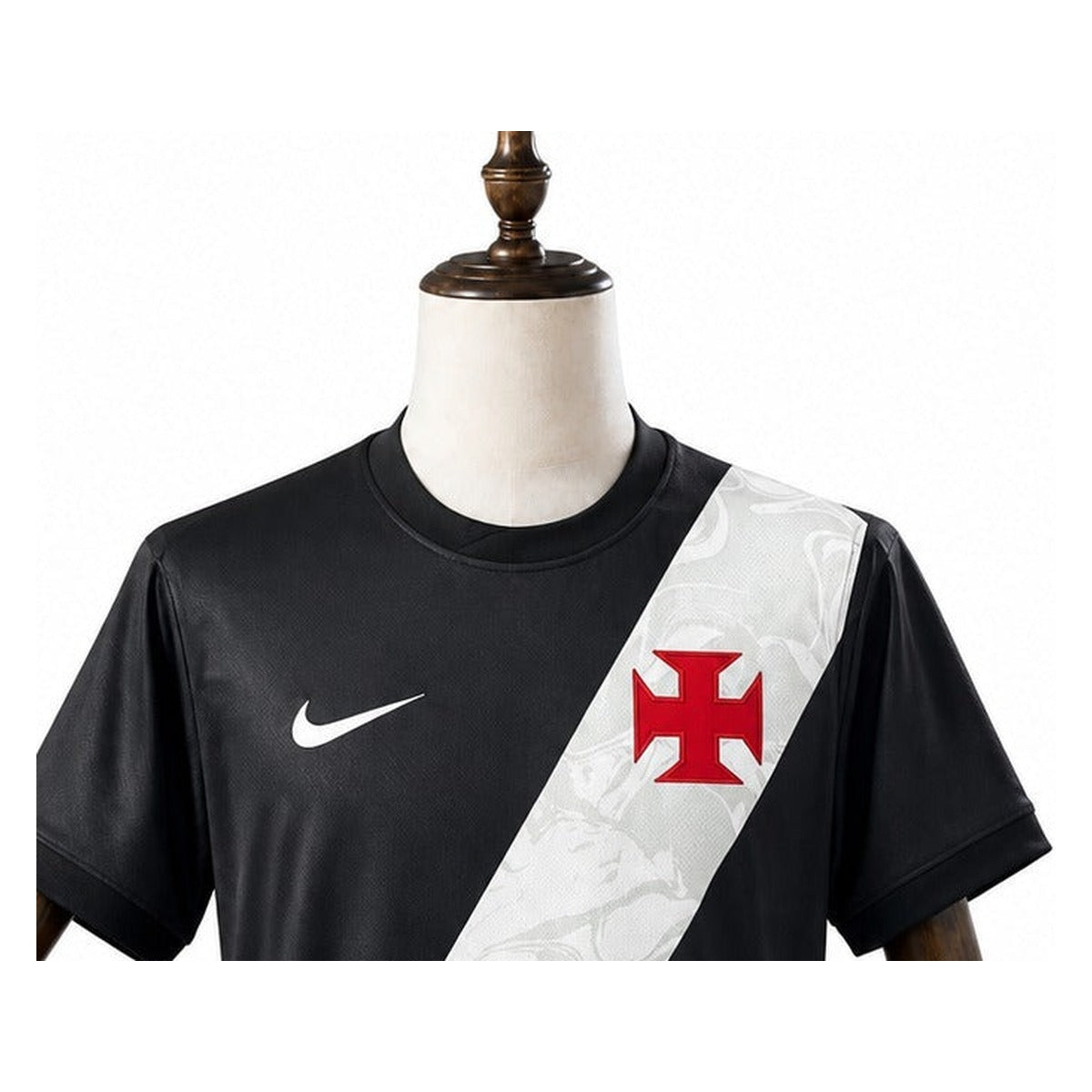 Vasco Jersey - Home Kit No Patch 2026/2027 detalhe escudo manequim fundo branco