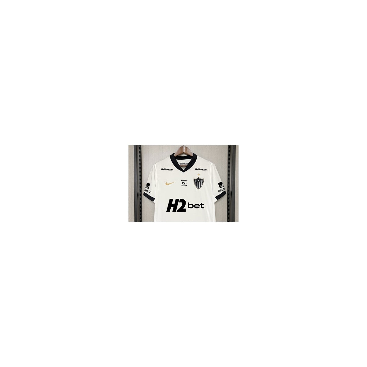 Camisa Atlético-MG – 2º Uniforme Jogador 2026 detalhe escudo fundo branco padronizado