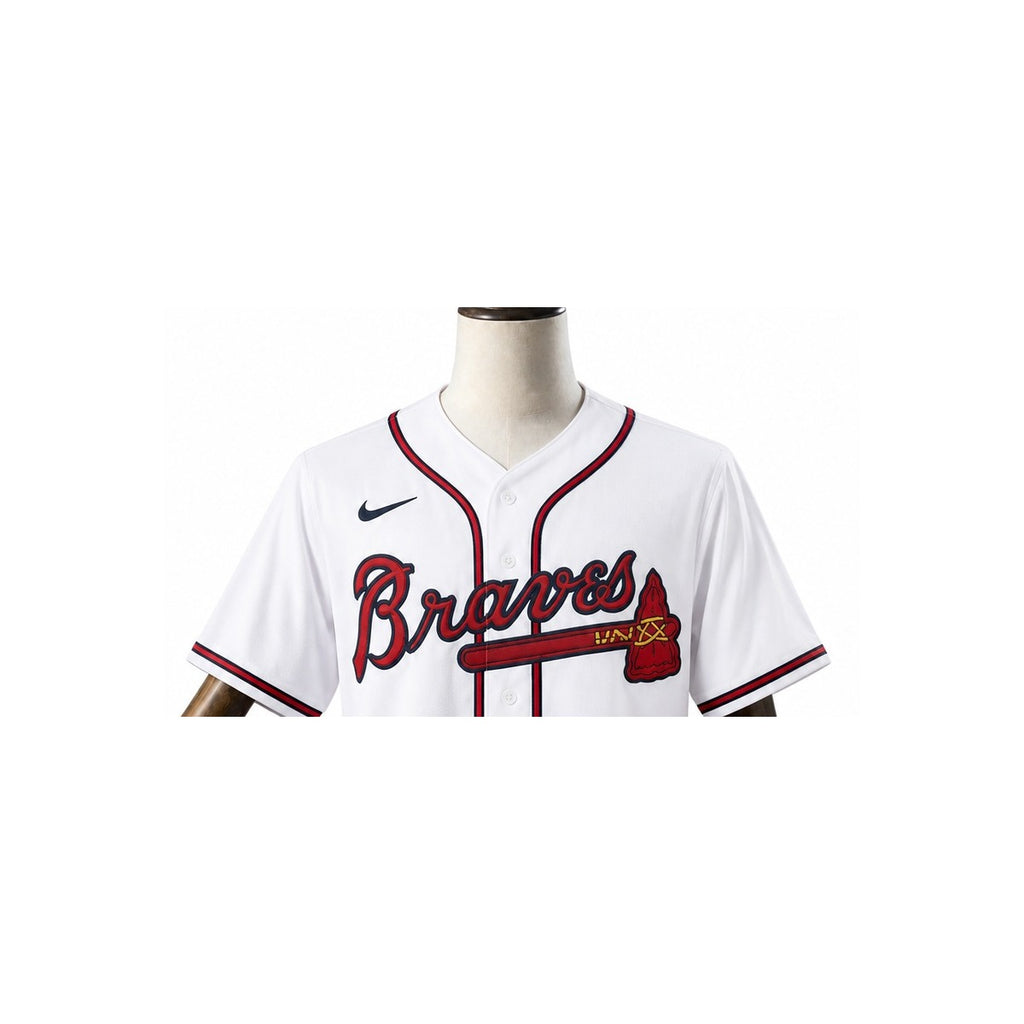 Atlanta Braves MLB – Camisa Oficial Primeira (Home) detalhe escudo manequim fundo branco