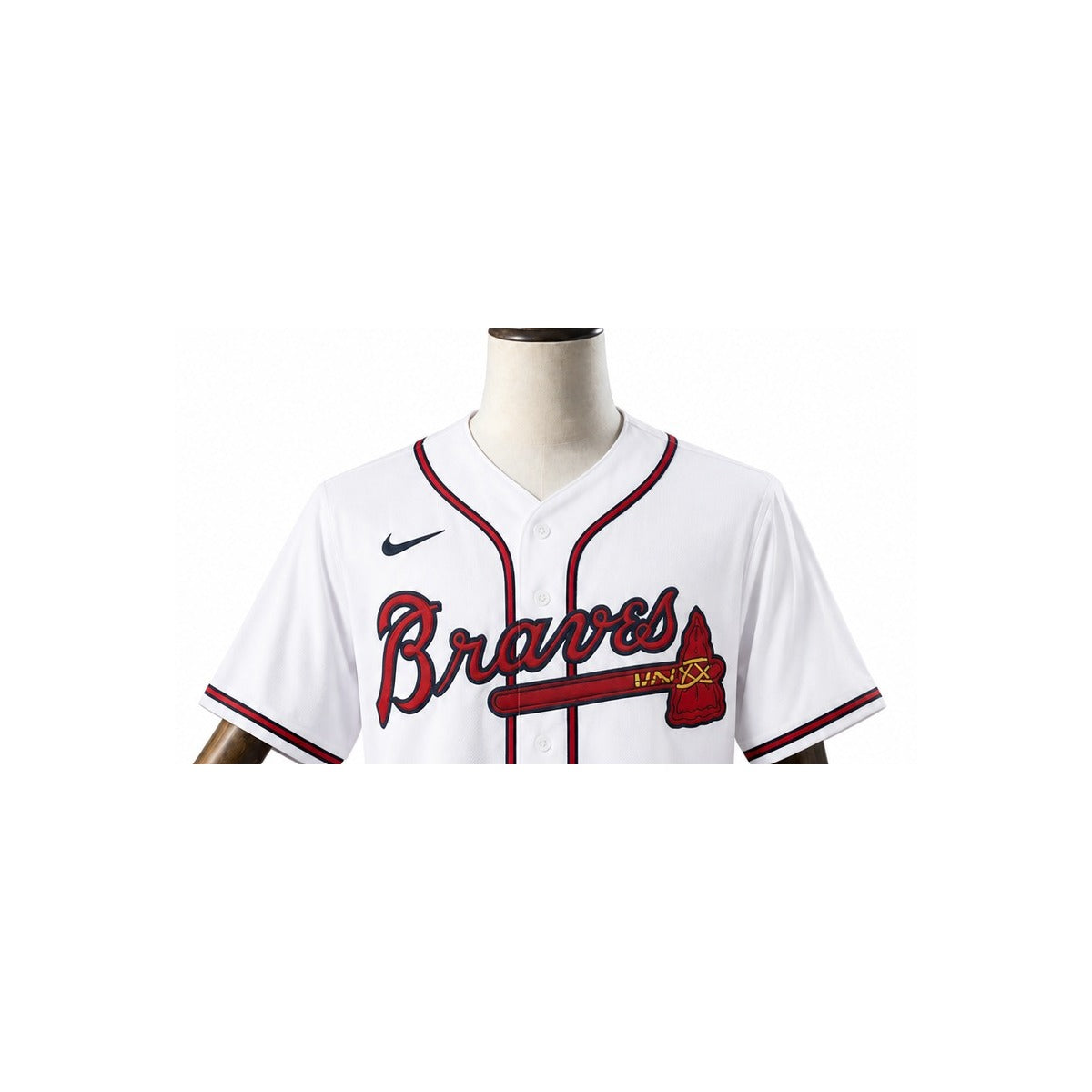 Atlanta Braves MLB – Camisa Oficial Primeira (Home) detalhe escudo manequim fundo branco