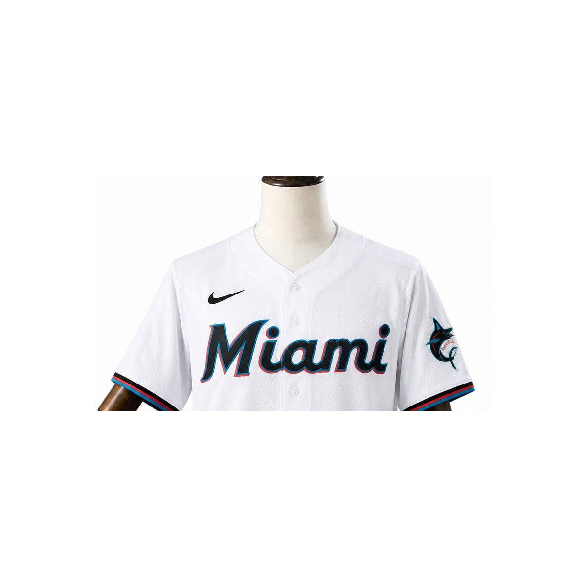 Miami Marlins MLB – Camisa Oficial Primeira (Home) detalhe escudo manequim fundo branco