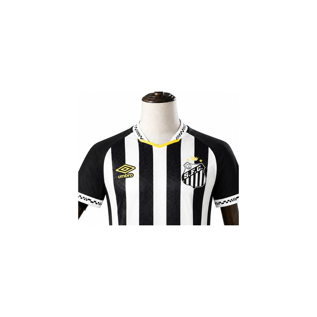 Camisa Santos - 2º Uniforme Jogador 2025/2026 detalhe escudo fundo branco