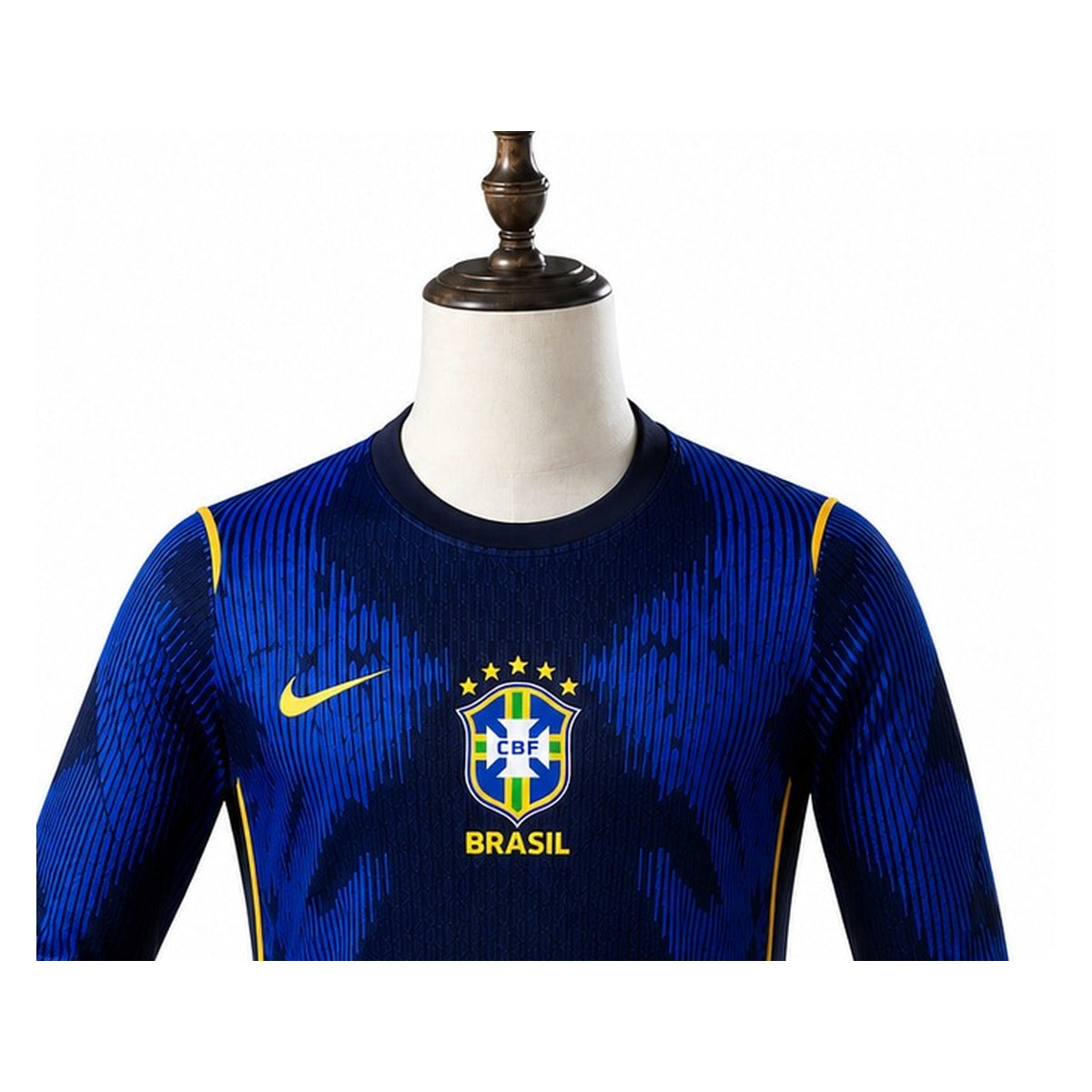 Brazil National Team Blue Long Sleeve Jersey 2026 detalhe escudo manequim fundo branco
