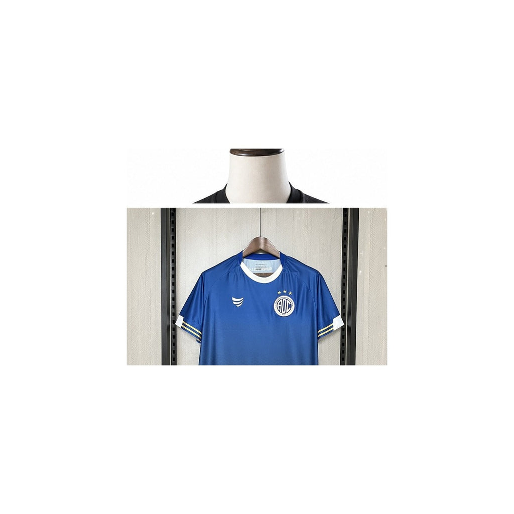 Camisa Confiança – 1º Uniforme Jogador 2026/2027 detalhe escudo manequim fundo branco