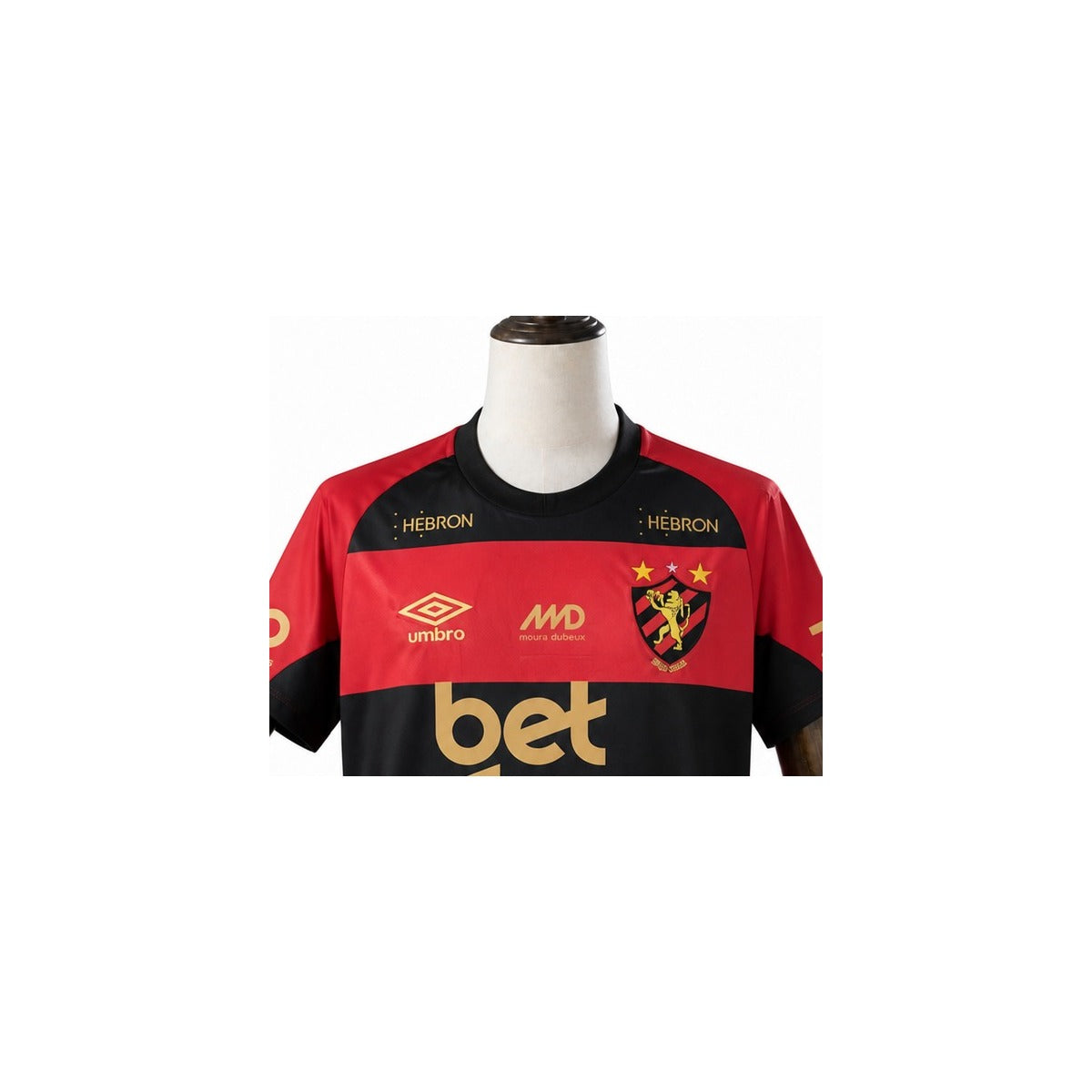Camisa Sport Recife - 1º Uniforme Jogador 2025/2026 detalhe escudo fundo branco