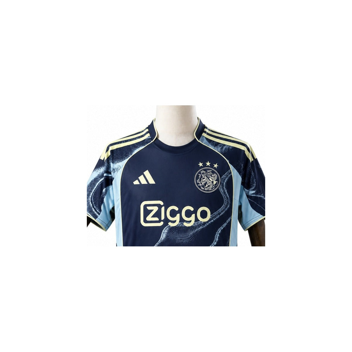 Camisa Ajax - 2º Uniforme Torcedor 2025/26 detalhe escudo manequim fundo branco