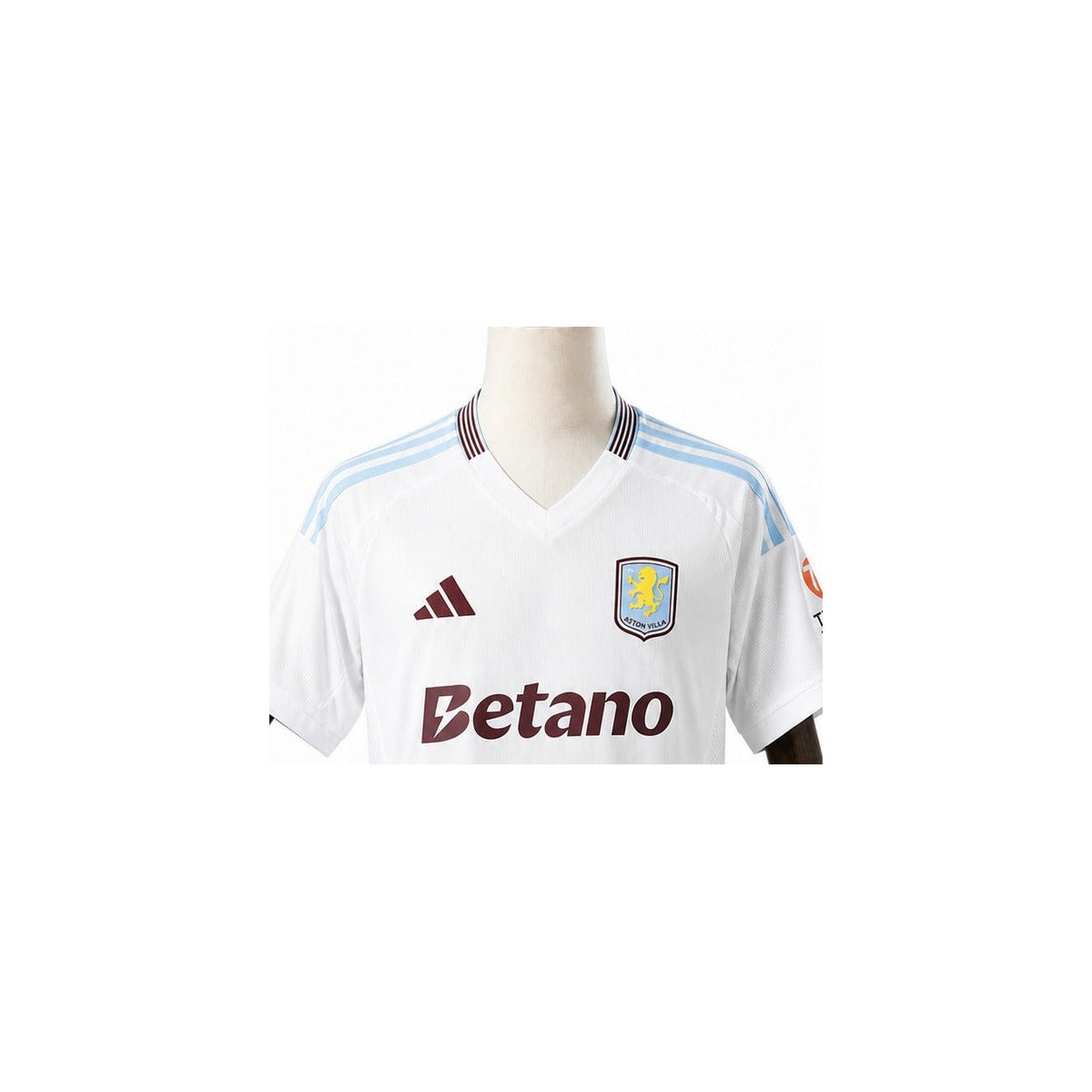 Camisa Aston Villa - 2º Uniforme Torcedor 2024/25 detalhe escudo manequim fundo branco