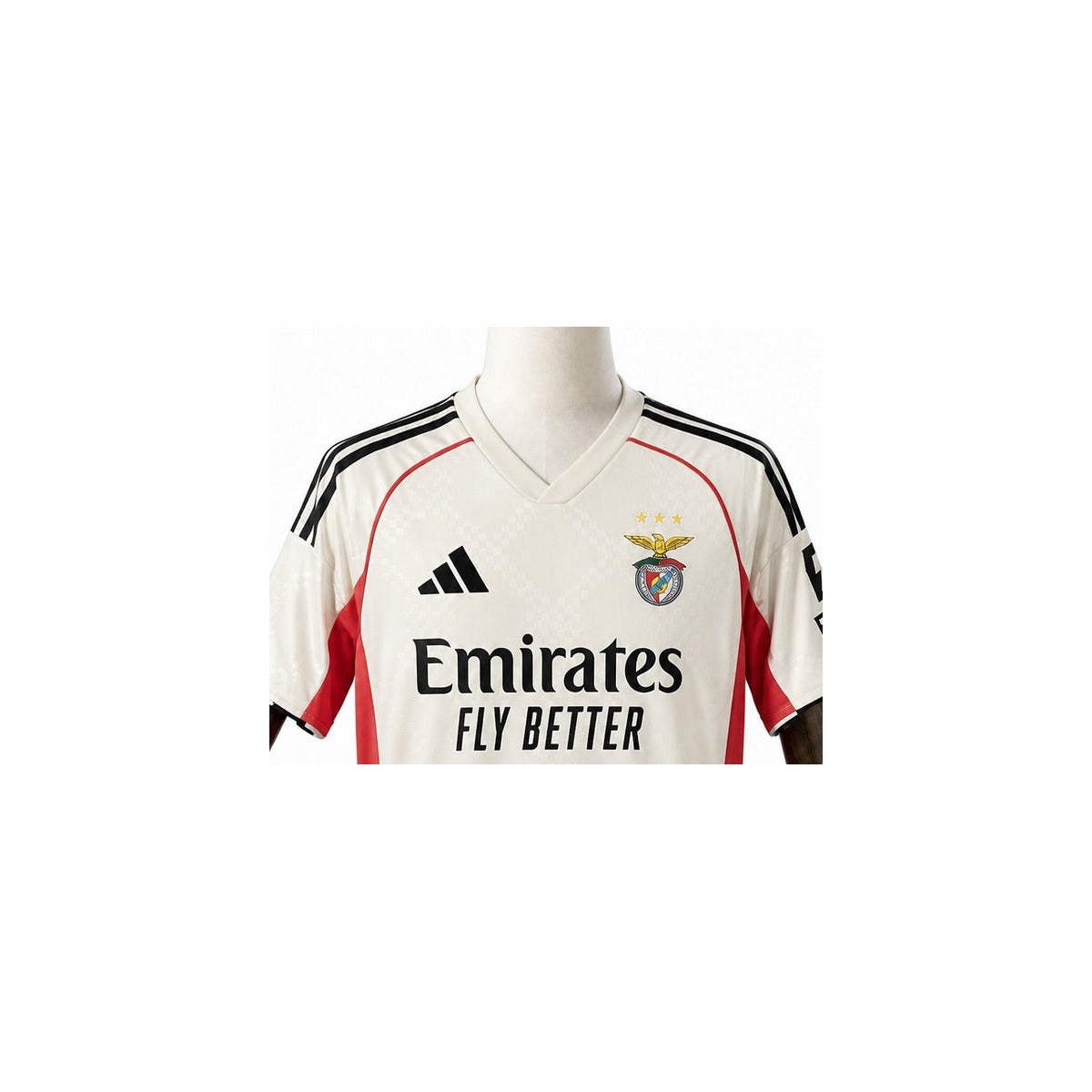 Camisa Benfica - 2º Uniforme Torcedor 2025/26 detalhe escudo manequim fundo branco