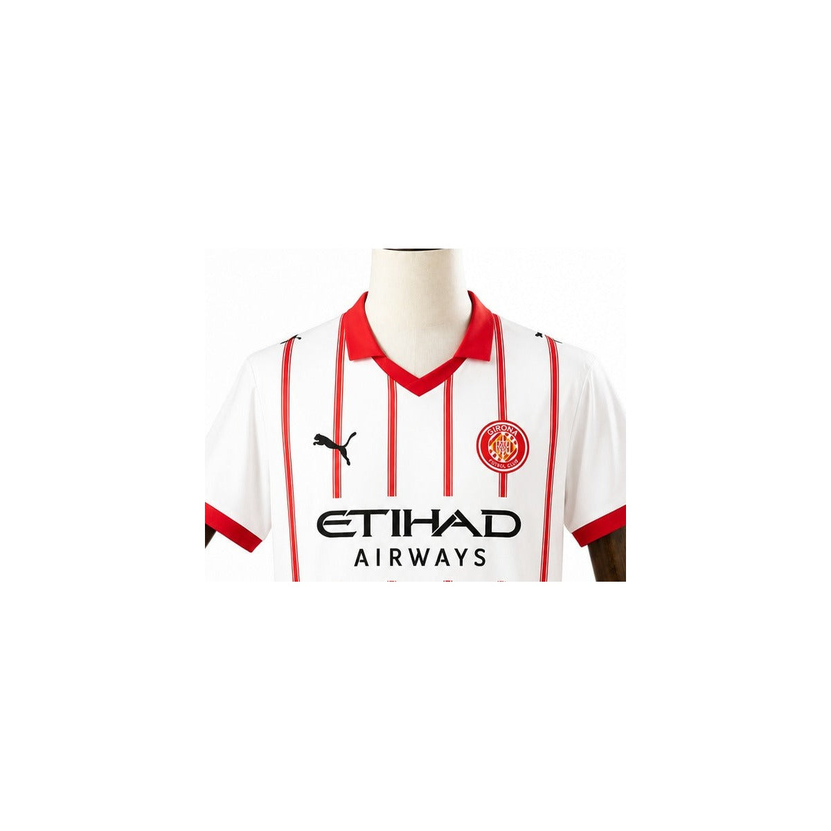 Camisa Girona - 1º Uniforme Torcedor 2025/26 detalhe escudo manequim fundo branco