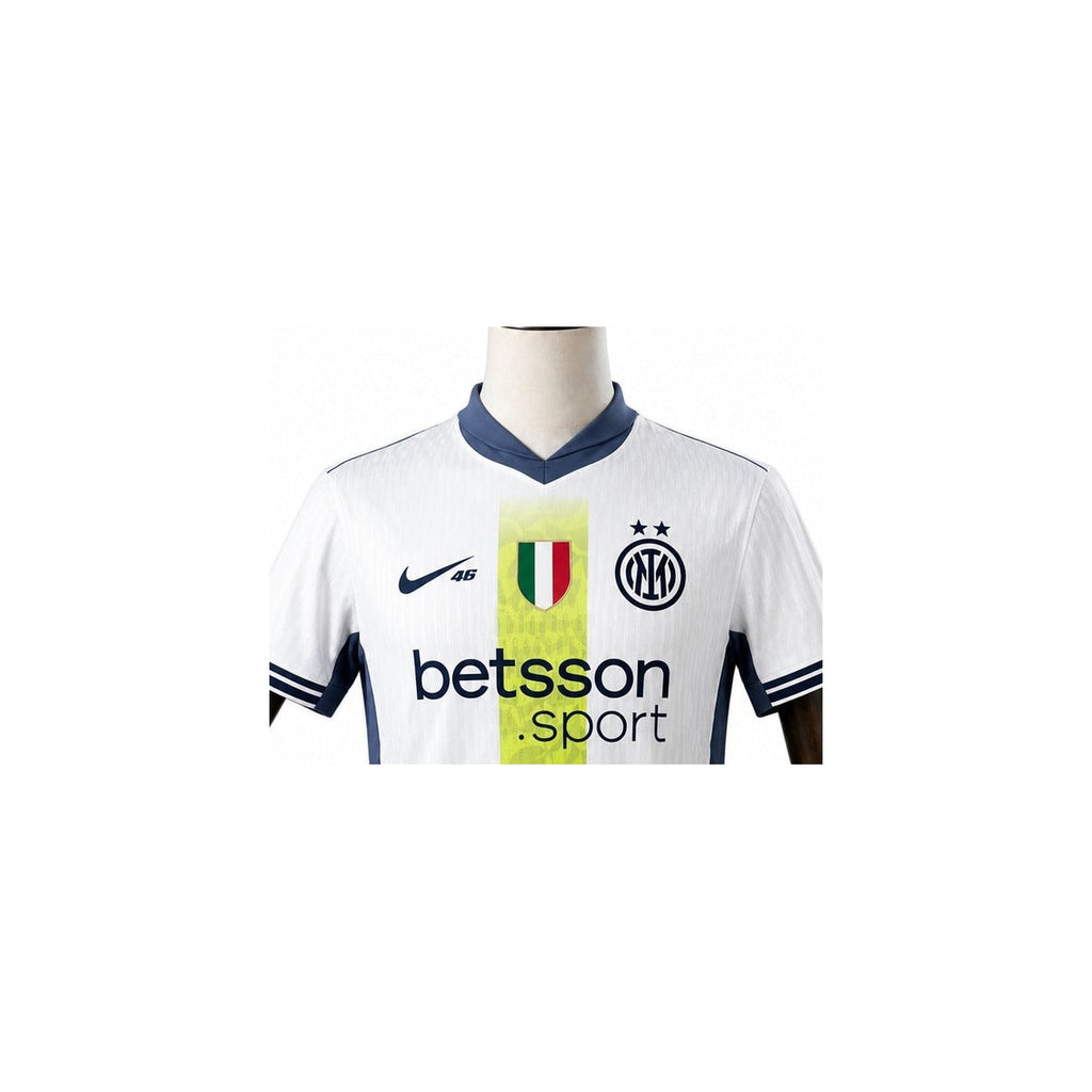 Camisa Inter Milan - Edição Especial Jogador 2024/25 detalhe escudo manequim fundo branco