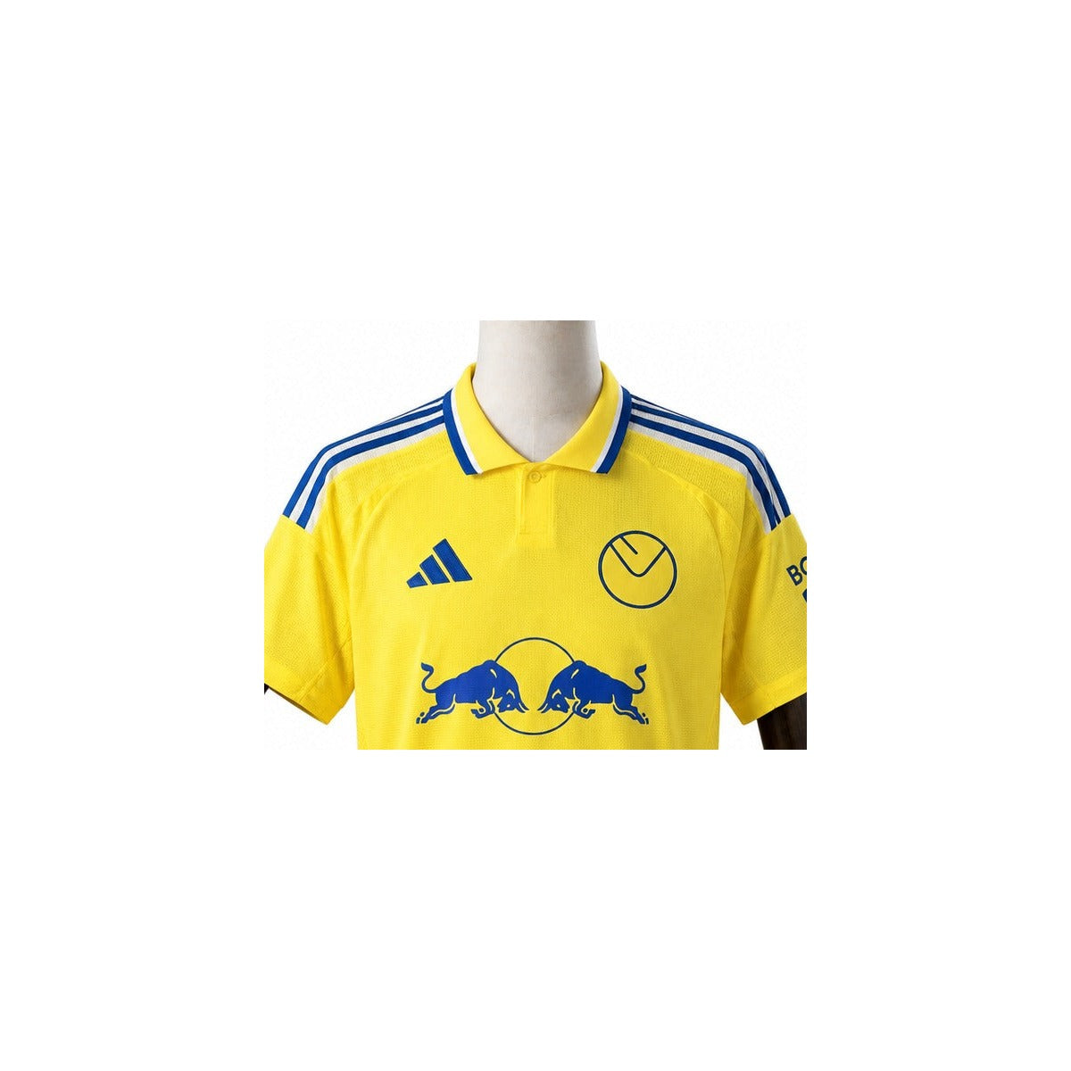 Camisa Leeds United - 2º Uniforme Torcedor 2024/25 detalhe escudo manequim fundo branco