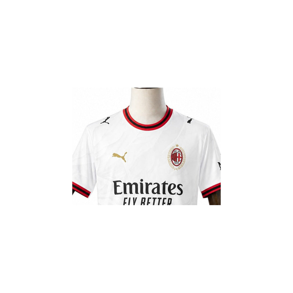 Camisa Milan - 2º Uniforme Torcedor 2026/27 detalhe escudo manequim fundo branco