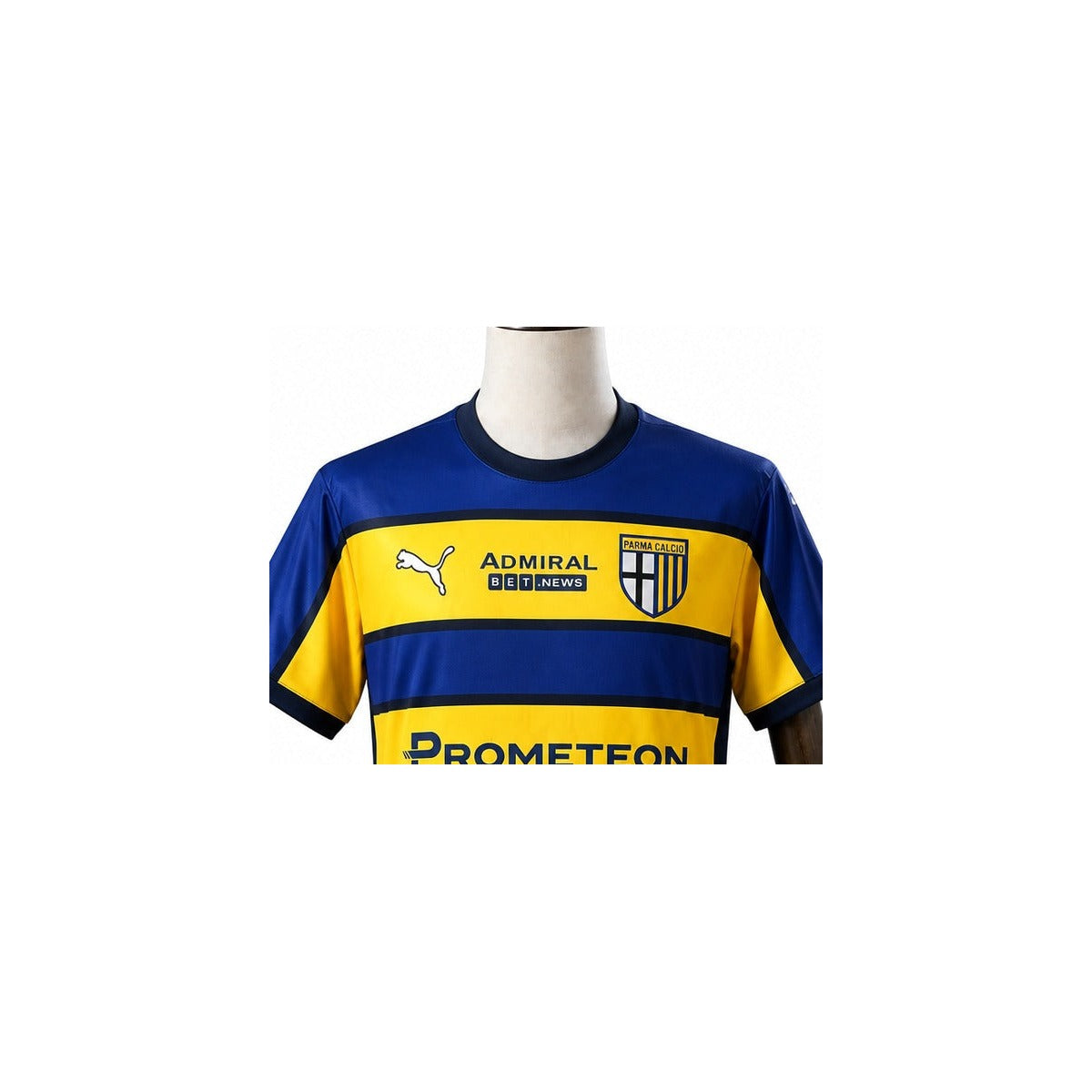 Camisa Parma - 2º Uniforme Torcedor 2024/25 detalhe escudo manequim fundo branco