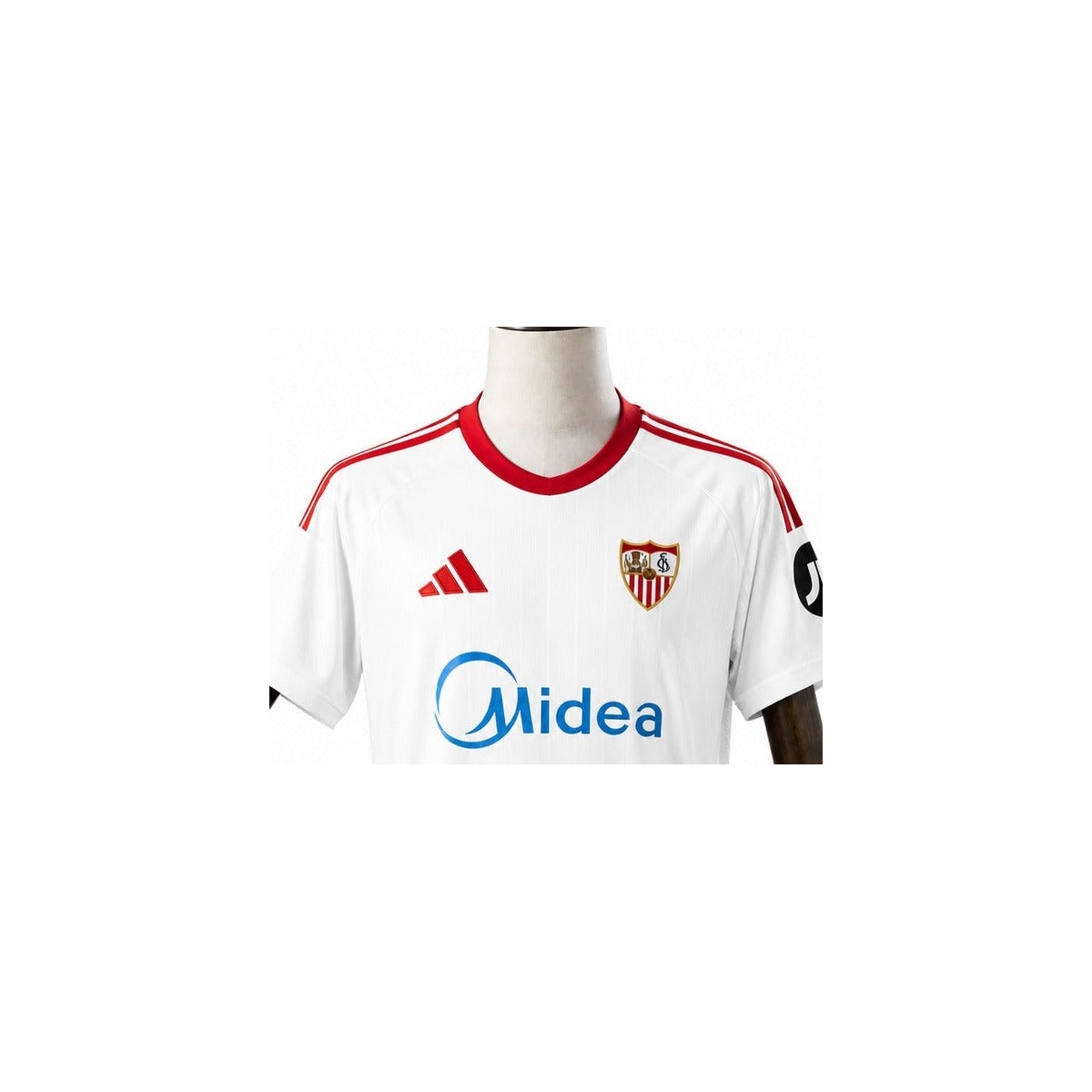 Camisa Sevilla - 1º Uniforme Torcedor 2025/26 detalhe escudo manequim fundo branco