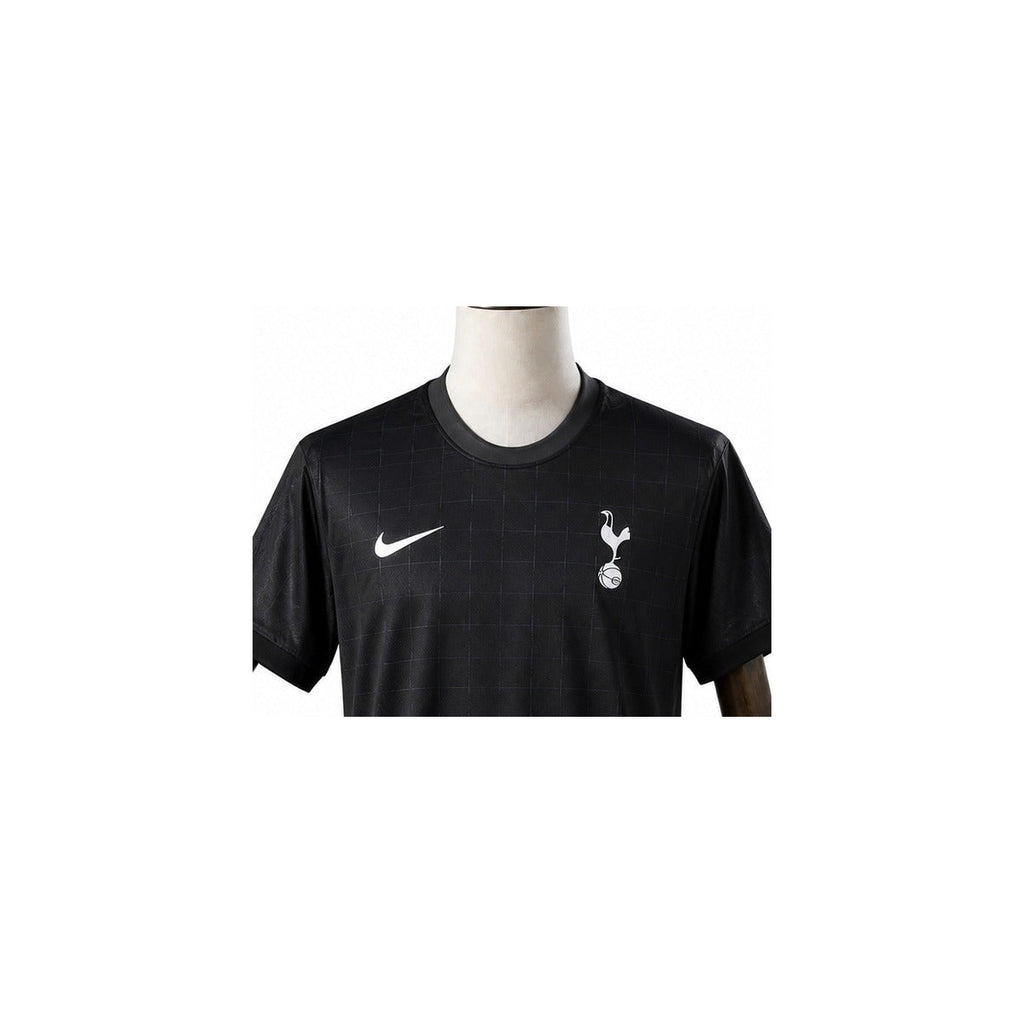Camisa Tottenham Hotspur - 2º Uniforme Torcedor 2025/26 detalhe escudo manequim fundo branco
