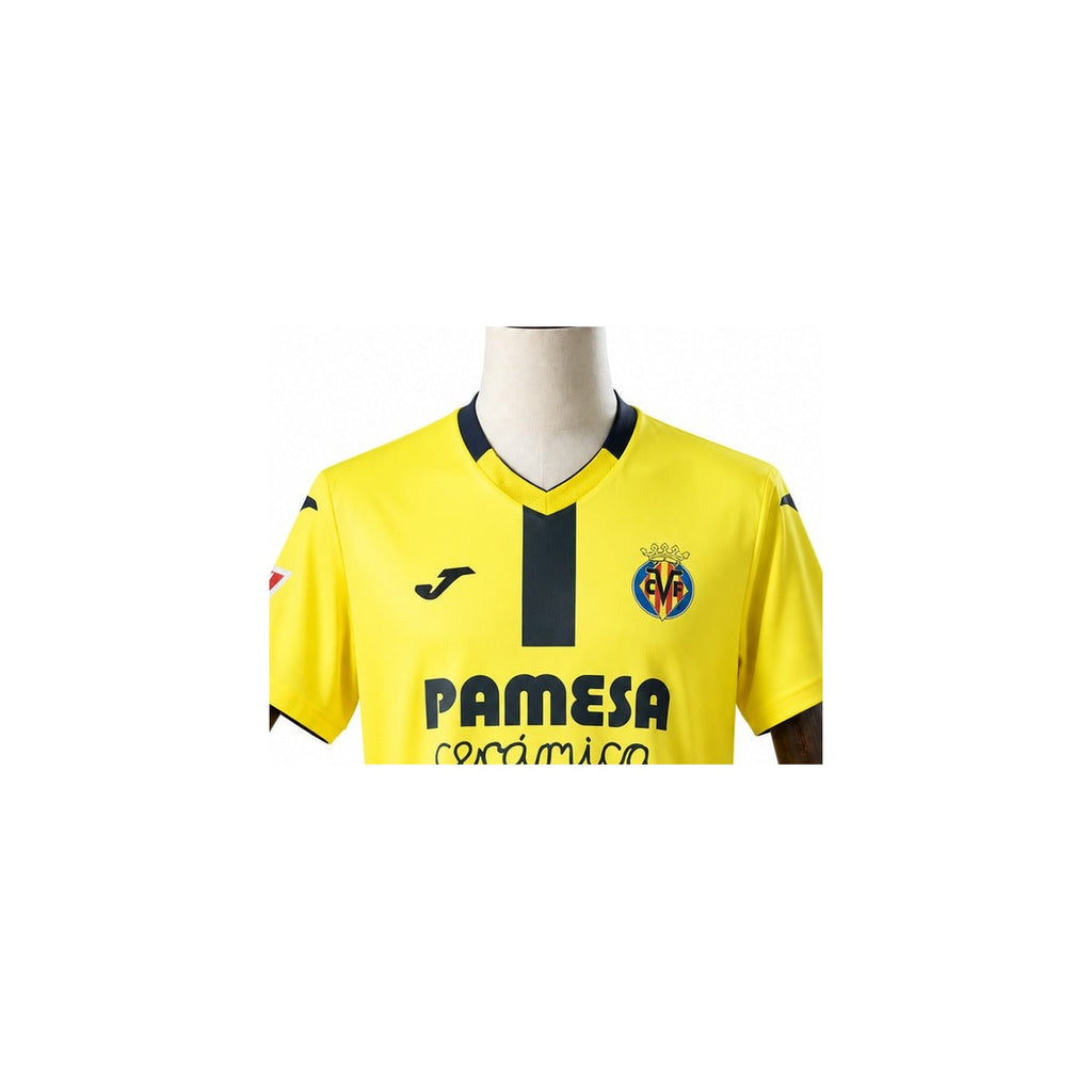 Camisa Villarreal - 1º Uniforme Torcedor 2025/26 detalhe escudo manequim fundo branco