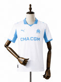 Camisa Olympique de Marseille - 1º Uniforme Torcedor 2025/2026 frente manequim fundo branco