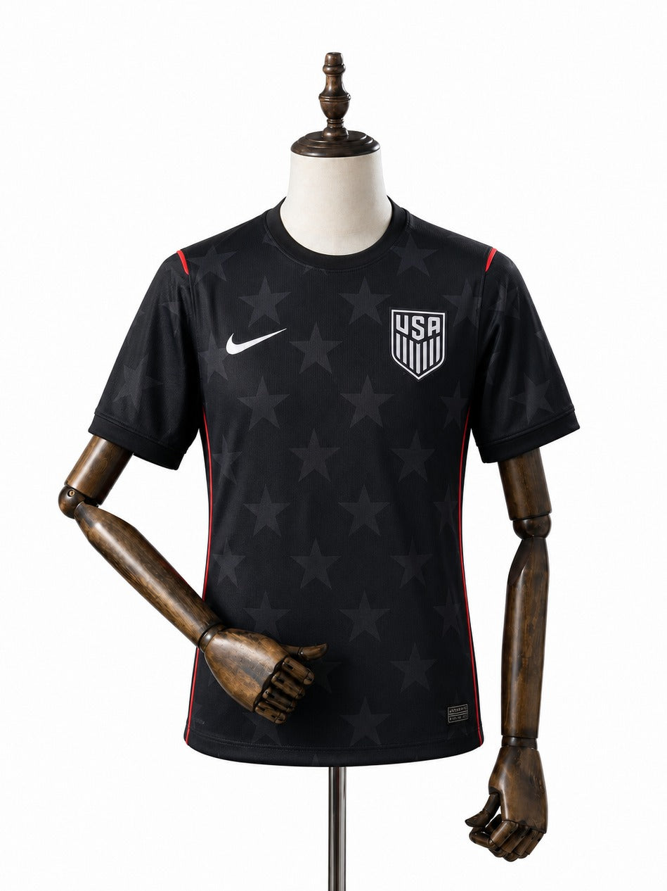 Camisa EUA 2026 frente manequim madeira fundo branco