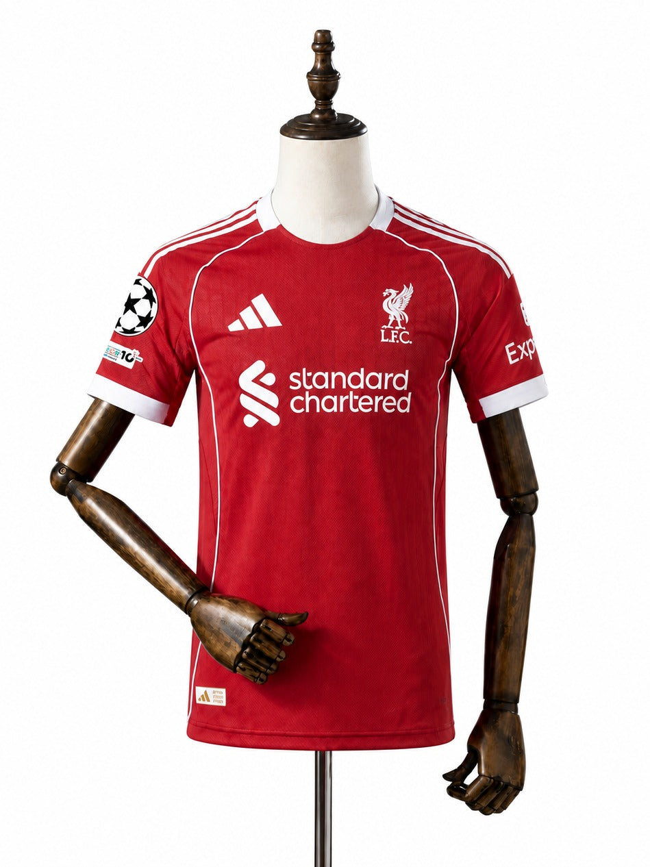Camisa Liverpool - 1º Uniforme Torcedor 2025/26 frente manequim fundo branco