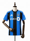 Camisa Montréal - 1º Uniforme Torcedor 2025 frente manequim fundo branco