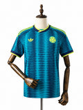 Camisa Seleção Colômbia - 2º Uniforme Torcedor 2026 frente manequim fundo branco