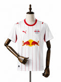 Camisa RB Leipzig - 1º Uniforme Torcedor 2026/27 frente manequim fundo branco