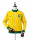 Jaqueta Corta-Vento Brasil frente manequim madeira fundo branco
